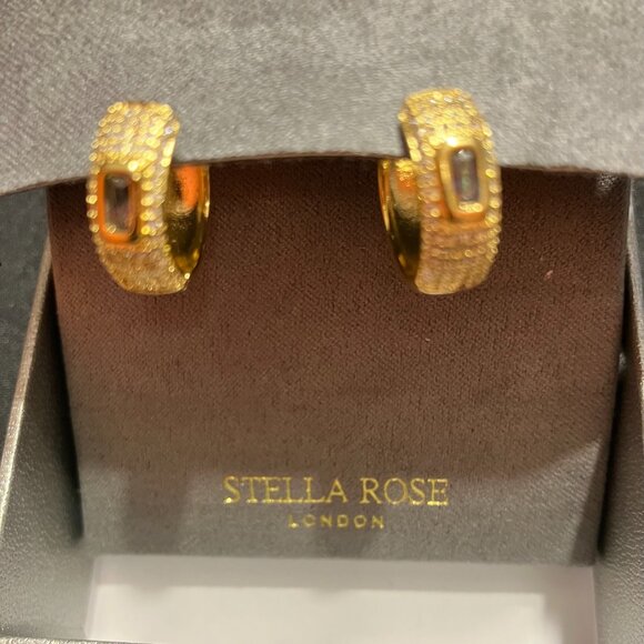 Yellow Gold-Toned Huggie Earrings with an Emerald Cut Center Stone - Picture 2 of 4